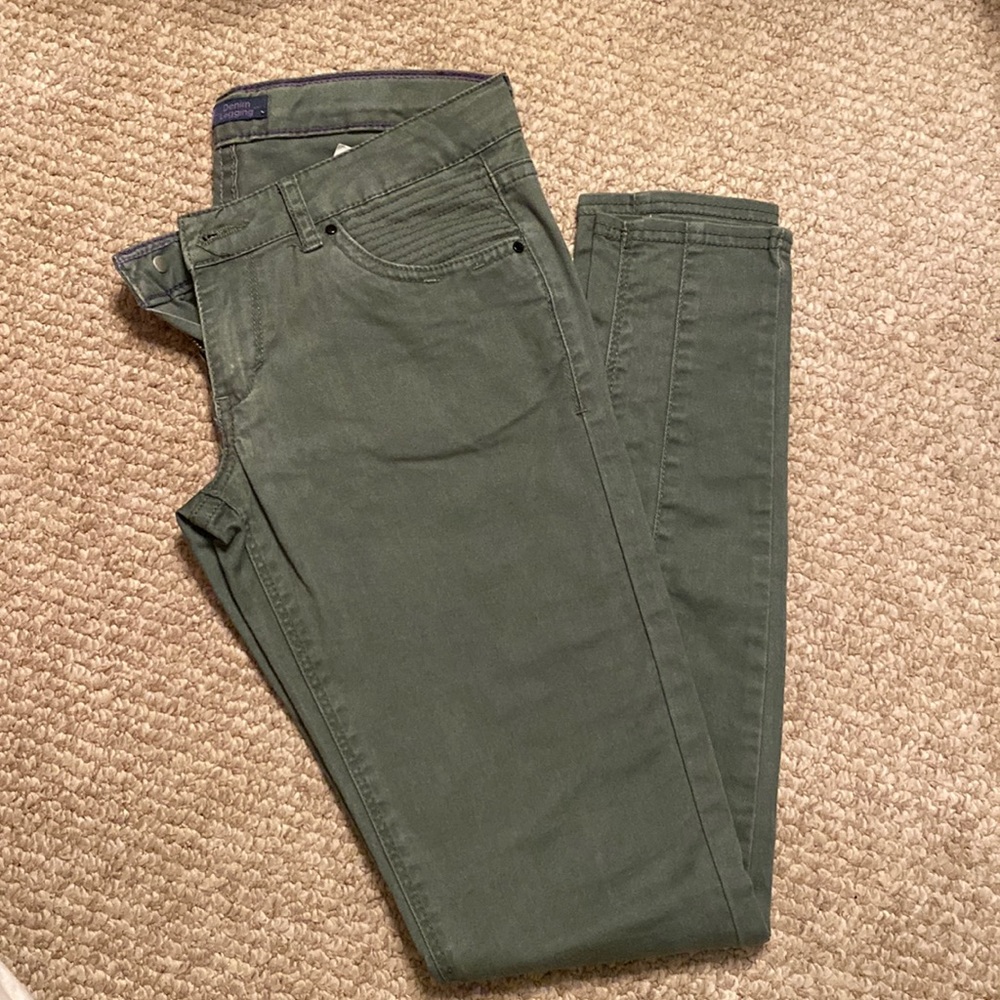 Girl’s Levi’s olive green pants